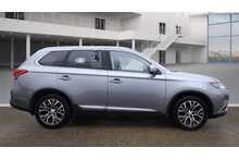 Mitsubishi Outlander DI-D 4 