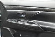 Mitsubishi Outlander DI-D 4 