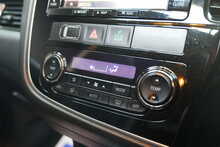 Mitsubishi Outlander DI-D 4 