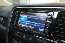 Mitsubishi Outlander DI-D 4 