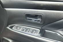 Mitsubishi Outlander DI-D 4 