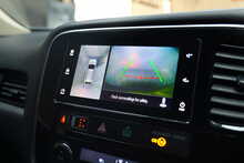 Mitsubishi Outlander DI-D 4 