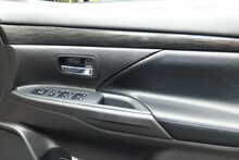 Mitsubishi Outlander DI-D 4 
