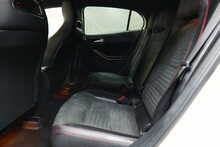 Mercedes-Benz GLA GLA200 AMG Line 