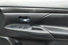 Mitsubishi Outlander DI-D 4 