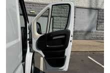 Peugeot Boxer BlueHDi 335 Professional Premium + 