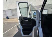 Peugeot Boxer BlueHDi 335 Professional Premium + 