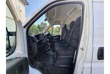 Peugeot Boxer BlueHDi 335 Professional Premium + 