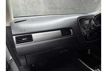 Mitsubishi Outlander DI-D 3 