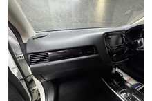 Mitsubishi Outlander DI-D 4 