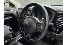 Mitsubishi Outlander DI-D 3 