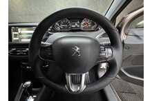 Peugeot 208 VTi Allure 