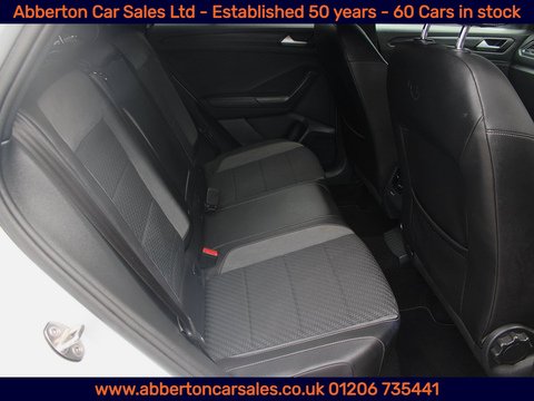 1.6 TDI R-Line SUV 5dr Diesel Manual Euro 6 (s/s) (115 ps)