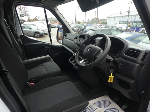 2.3 dCi 35 Business+ Panel Van 4dr Diesel Manual FWD LWB Medium Roof Euro 6 (135 ps)