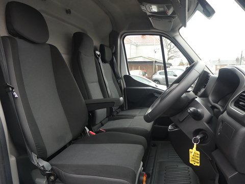 2.3 dCi 35 Business+ Panel Van 4dr Diesel Manual FWD LWB Medium Roof Euro 6 (135 ps)