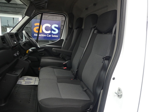 2.3 dCi 35 Business+ Panel Van 4dr Diesel Manual FWD LWB Medium Roof Euro 6 (135 ps)
