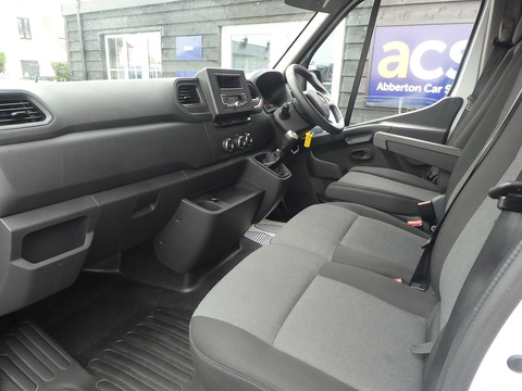 2.3 dCi 35 Business+ Panel Van 4dr Diesel Manual FWD LWB Medium Roof Euro 6 (135 ps)