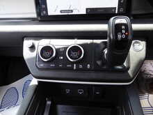 Land Rover Defender 90 P300 S 