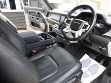 Land Rover Defender 90 P300 S 