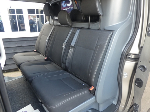 1.6 dCi 29 Sport Nav Crew Van Double Cab 6dr Diesel Manual LWB Euro 6 (120 ps)