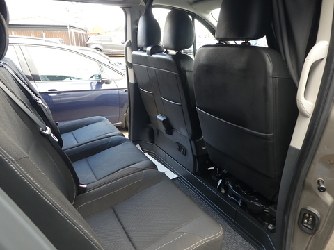 1.6 dCi 29 Sport Nav Crew Van Double Cab 6dr Diesel Manual LWB Euro 6 (120 ps)