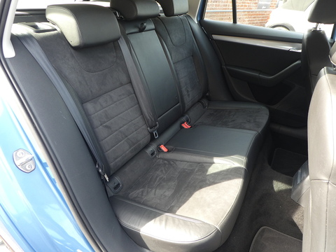 2.0 TDI Elegance Estate 5dr Diesel DSG Euro 5 (s/s) (150 ps)