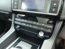 Jaguar F-PACE D180 R-Sport 