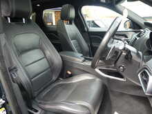 Jaguar F-PACE D180 R-Sport 