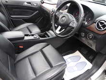 Mercedes-Benz B Class B180 Exclusive Edition 