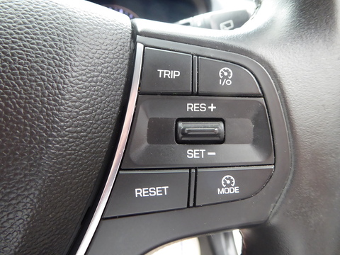 1.2 Blue Drive SE Hatchback 5dr Petrol Manual Euro 6 (s/s) (84 ps)