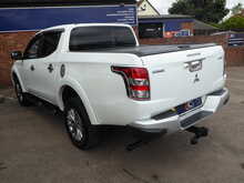 NO VAT! Leather Heated Seats, Sat Nav, Rear Camera, Air Conditioning, Alloy Wheels, Auto Headlights, Towbar