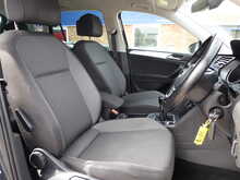Volkswagen Tiguan TSI SE Navigation 