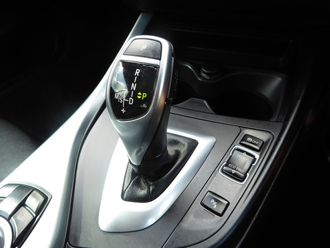 2.0 220i Sport Convertible 2dr Petrol Auto Euro 6 (s/s) (184 ps)
