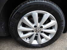 Volkswagen Touran TSI SE 