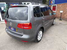 Volkswagen Touran TSI SE 