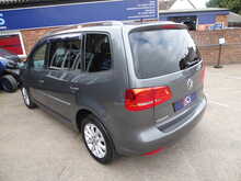 Volkswagen Touran TSI SE 