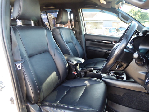 2.4 D-4D Invincible X Pickup Double Cab 4dr Diesel Auto 4WD Euro 6 (s/s) (TSS) (150 ps)