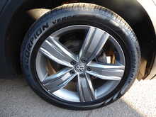 Volkswagen Tiguan TDI BlueMotion Tech SEL 