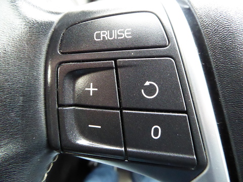 2.4 D5 R-Design Lux Nav SUV 5dr Diesel Geartronic AWD Euro 5 (215 ps)