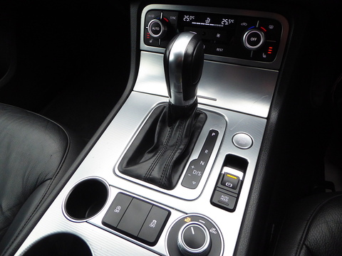 3.0 TDI V6 BlueMotion Tech R-Line SUV 5dr Diesel Tiptronic 4WD Euro 6 (s/s) (204 ps)