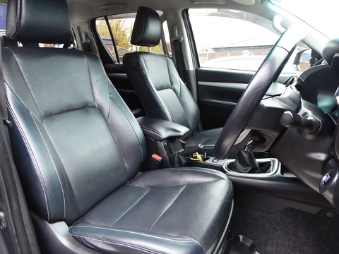 2.4 D-4D Invincible X Pickup Double Cab 4dr Diesel Manual 4WD Euro 6 (s/s) (TSS, 3.5t) (150 ps)