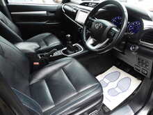 Toyota Hilux D-4D Invincible X 