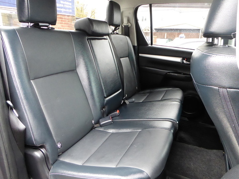 2.4 D-4D Invincible X Pickup Double Cab 4dr Diesel Manual 4WD Euro 6 (s/s) (TSS, 3.5t) (150 ps)