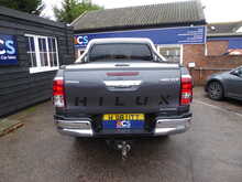 Toyota Hilux D-4D Invincible X 