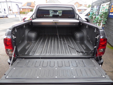 2.4 D-4D Invincible X Pickup Double Cab 4dr Diesel Manual 4WD Euro 6 (s/s) (TSS, 3.5t) (150 ps)