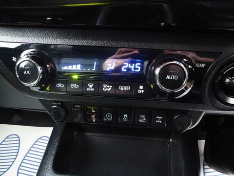 2.4 D-4D Invincible X Pickup Double Cab 4dr Diesel Manual 4WD Euro 6 (s/s) (TSS, 3.5t) (150 ps)