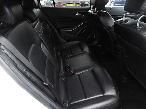 2.1 GLA220 CDI SE SUV 5dr Diesel 7G-DCT 4MATIC Euro 6 (s/s) (170 ps)