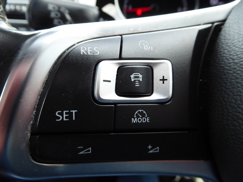 2.0 TDI BlueMotion Tech R-Line Edition Hatchback 5dr Diesel Manual Euro 6 (s/s) (150 ps)