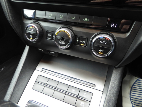 1.4 TSI Elegance Estate 5dr Petrol Manual Euro 5 (s/s) (140 ps)