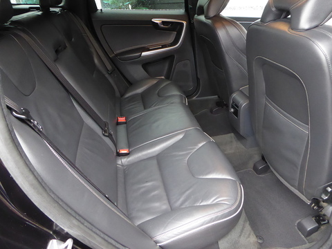 2.4 D5 R-Design Nav SUV 5dr Diesel Auto AWD Euro 6 (s/s) (220 ps)